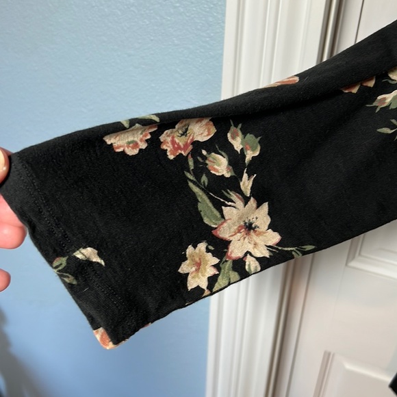 Maurice’s women’s 1 (1x), knit floral print on black, 3/4 sleeve - Picture 4 of 10